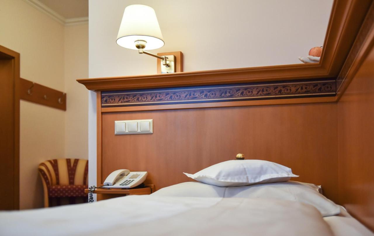 וולס Hotel Alexandra מראה חיצוני תמונה