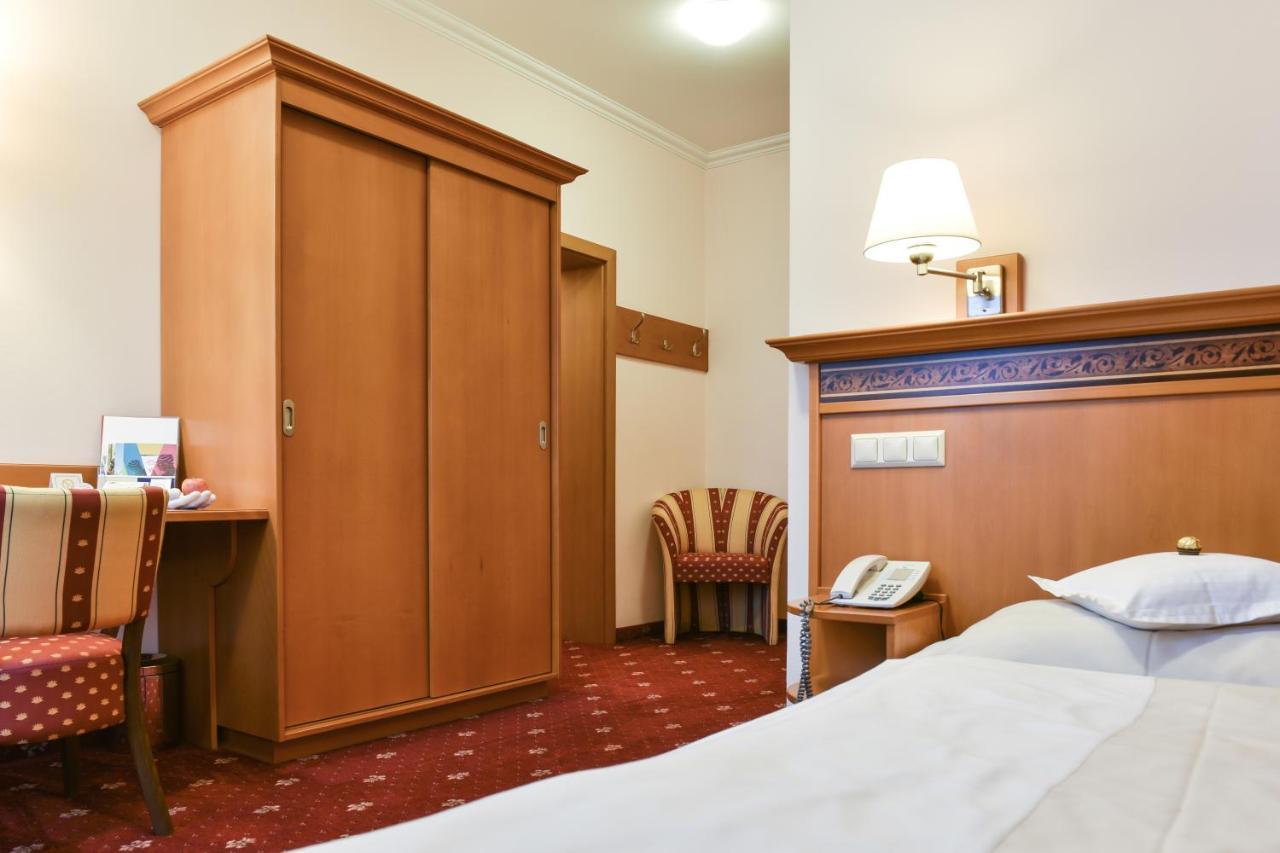וולס Hotel Alexandra מראה חיצוני תמונה